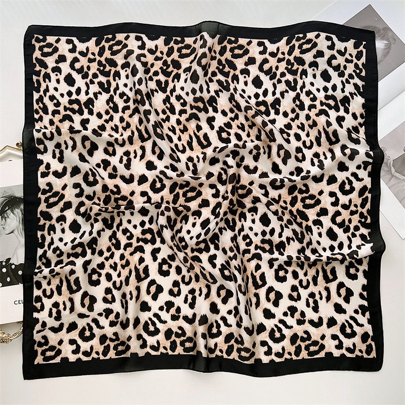 70cm Square Luxury Leopard Pri - Scarf Silk Square recension och pris