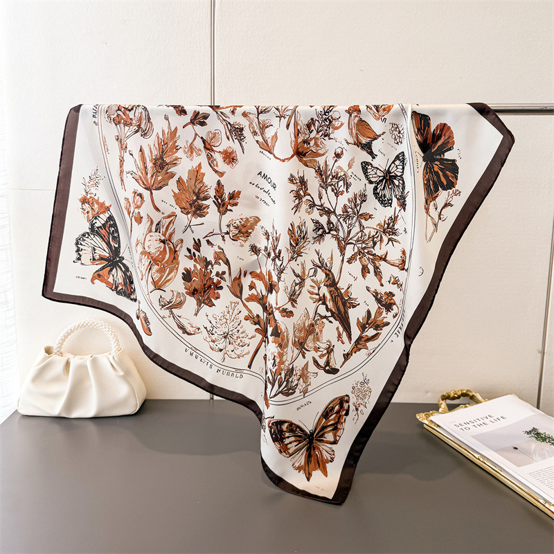 Vintage Butterfly Sketch Squar - Ascot Neck Scarf recension och pris