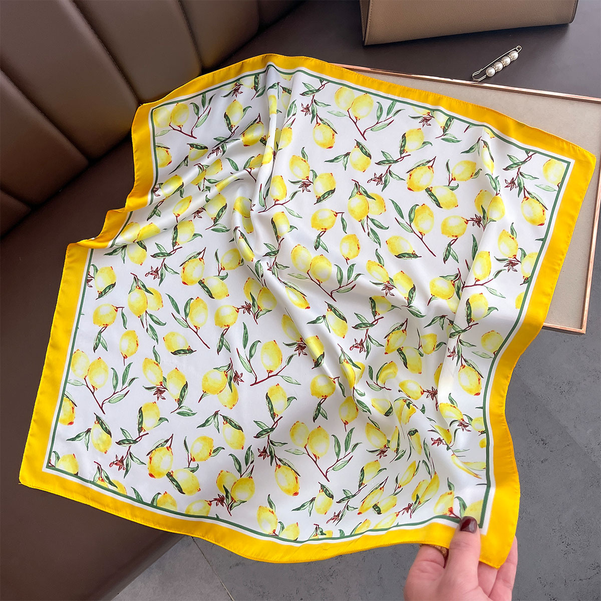 2025 New Yellow Lemon Print Sq - Ascot Neck Scarf recension och pris