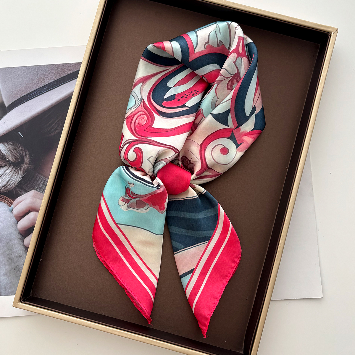 Design Print Silk Imitation Sc - Ascot Neck Scarf recension och pris